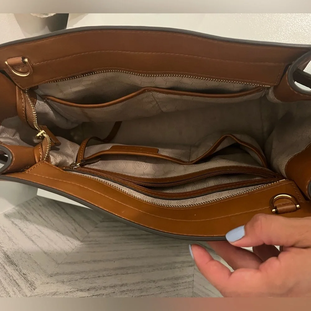 Michael Kors Purse - Bag - Picture 3 of 7